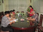 Võ sư Kiều Ngọc Diệp thay mặt sư phụ Nguyễn Ngọc Nội đọc thư gửi Nhà trường Thanh Quan trong buổi gặp mặt